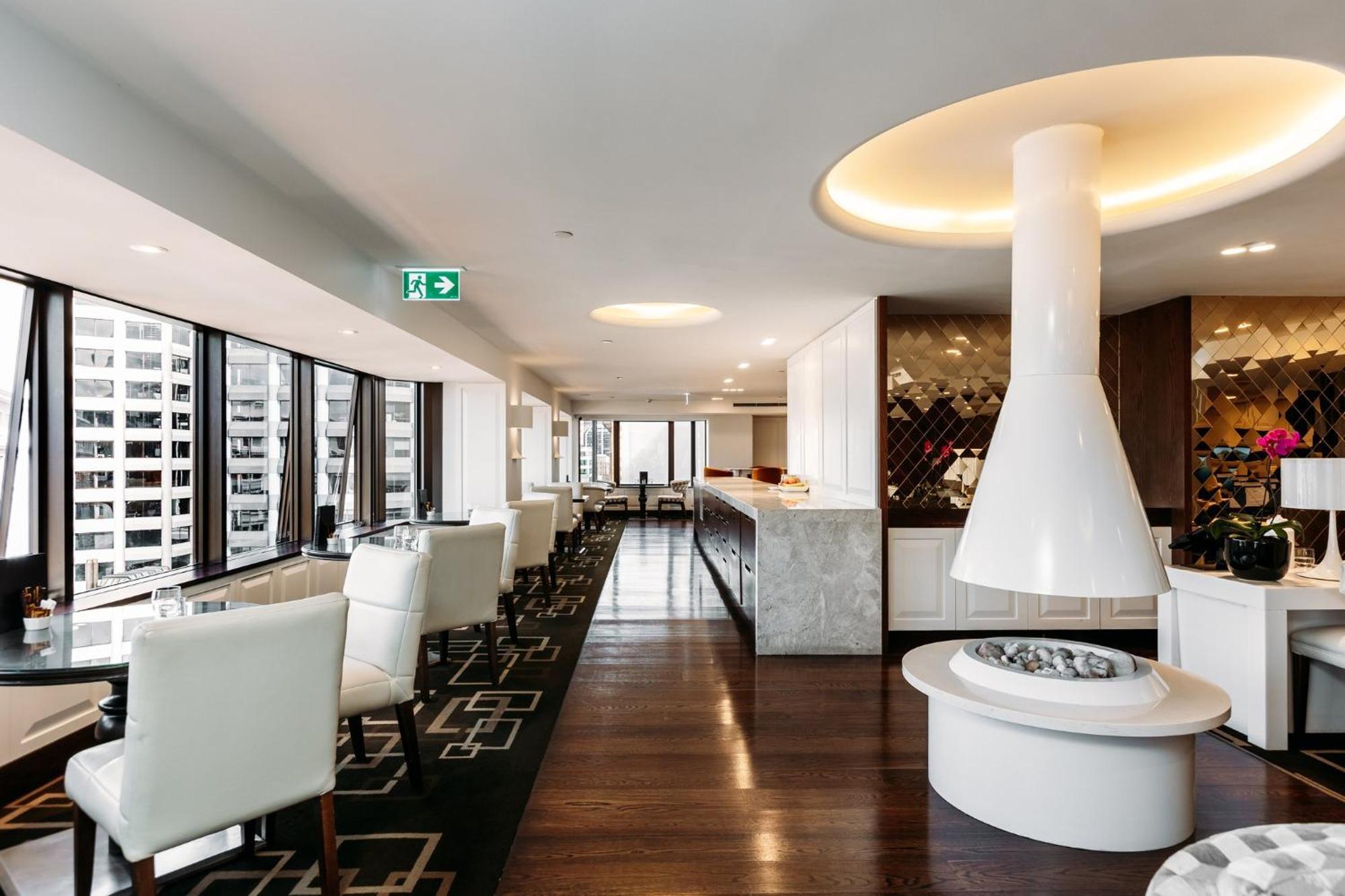 Intercontinental Wellington By Ihg Hotel Exterior photo The Club lounge at Melbourne Airport