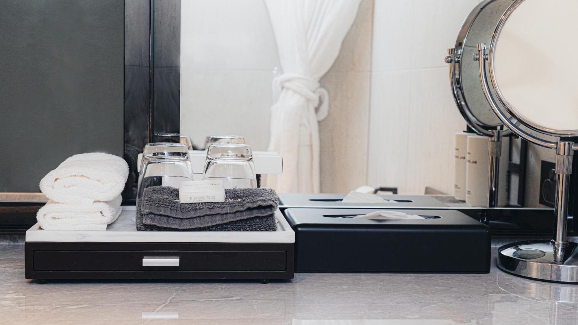 Intercontinental Wellington By Ihg Hotel Exterior photo A bathroom vanity tray